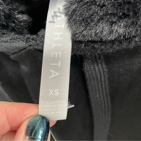 Athleta women’s Triumph LUXE Shine Black Hoodie Dress Pockets Fur-Lined Hood XS - Picture 10 of 10